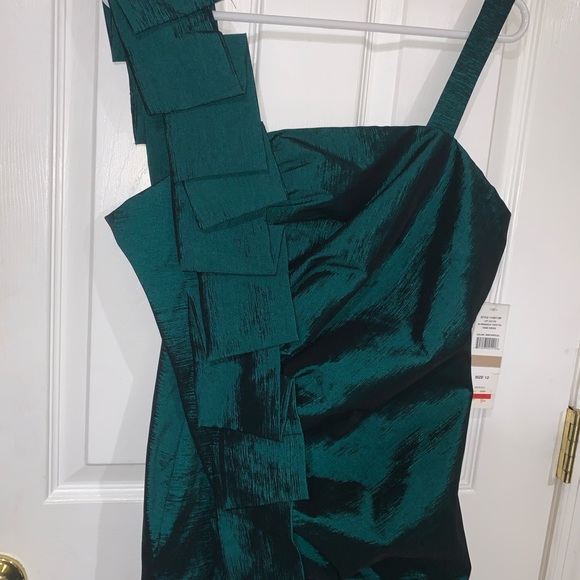 S.L. Fashions | NWT Emerald Dress - Picture 3 of 4
